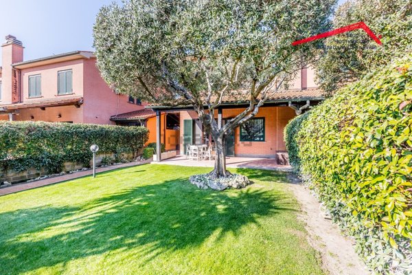 casa indipendente in vendita a Roma in zona Infernetto