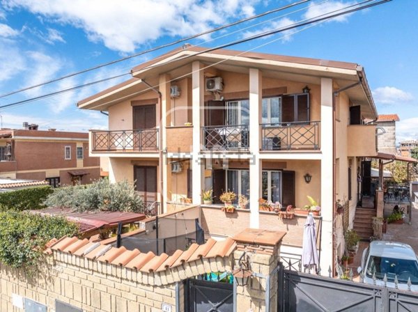 casa indipendente in vendita a Roma in zona Giardini di Corcolle