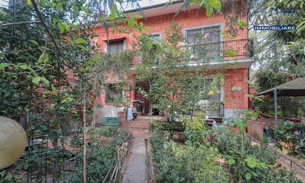 casa indipendente in vendita a Roma in zona Grottarossa