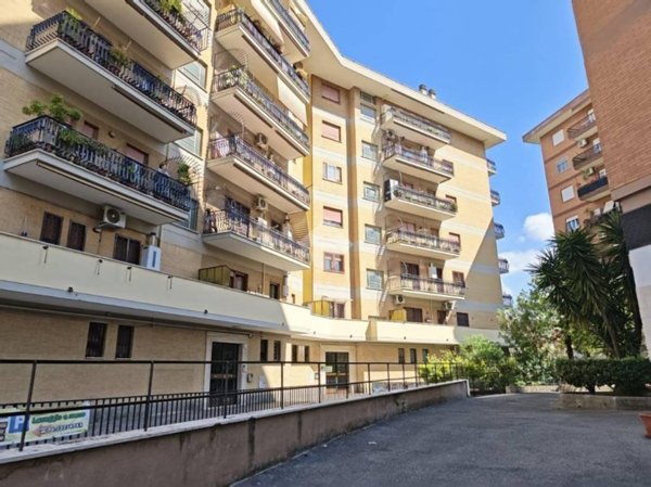 appartamento in vendita a Roma in zona Torre Spaccata