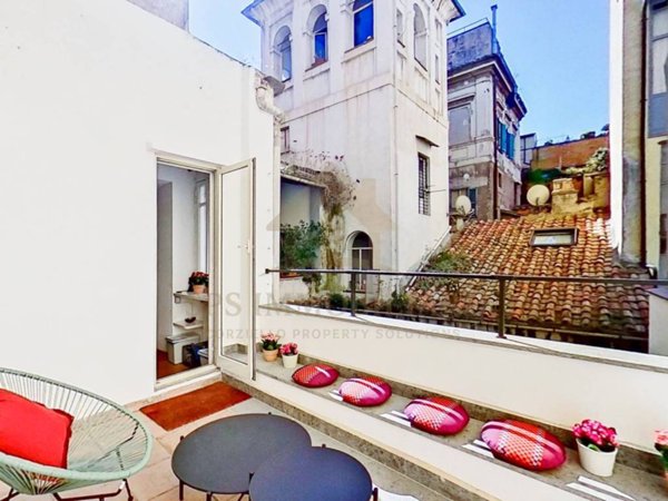 appartamento in vendita a Roma in zona Parione/Sant'Eustachio