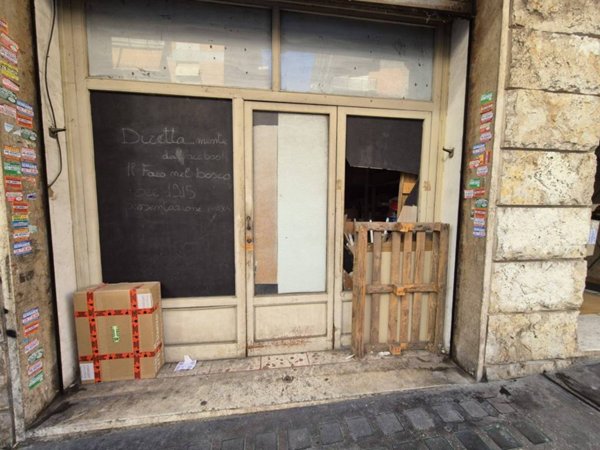 negozio in vendita a Roma in zona Appio Claudio