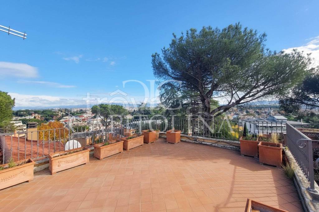 casa indipendente in vendita a Roma in zona Della Vittoria
