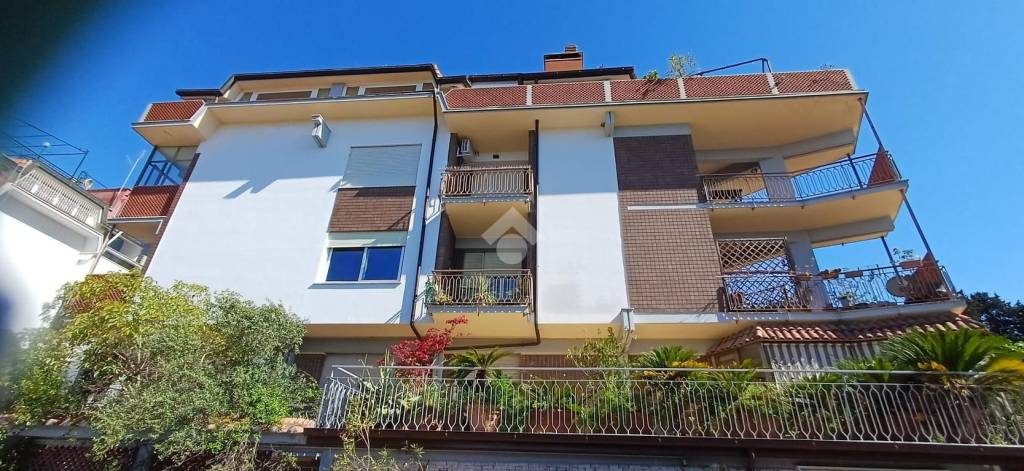 appartamento in vendita a Roma in zona Appio Pignatelli