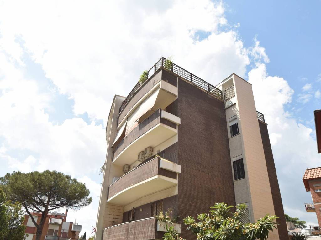 appartamento in vendita a Roma in zona Gianicolense