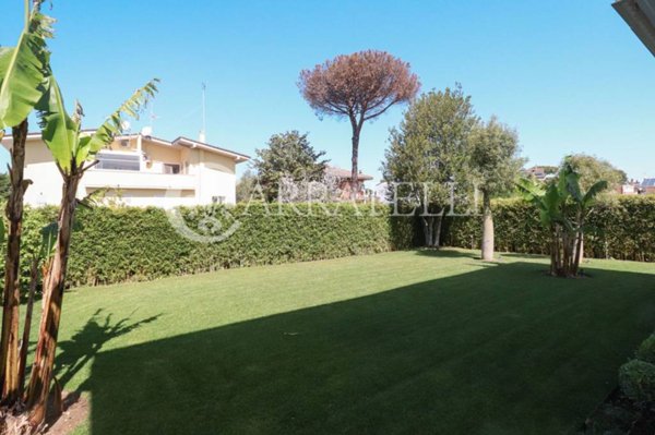 casa indipendente in vendita a Roma in zona Axa