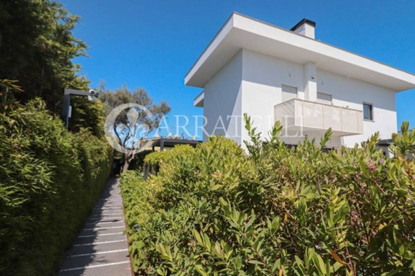 casa indipendente in vendita a Roma in zona Axa