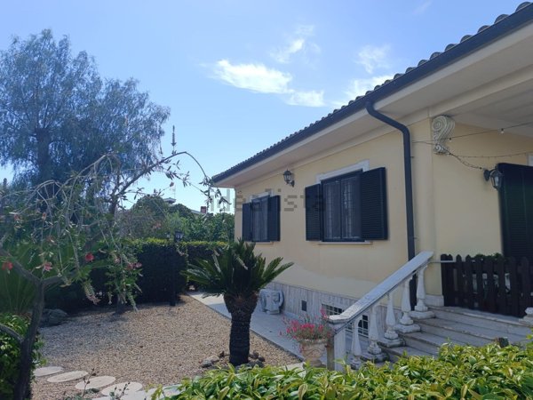 casa indipendente in vendita a Roma in zona Castel di Leva