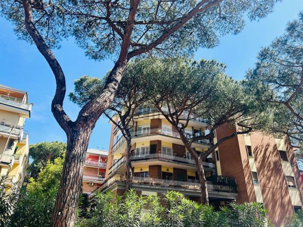appartamento in vendita a Roma in zona Ostia