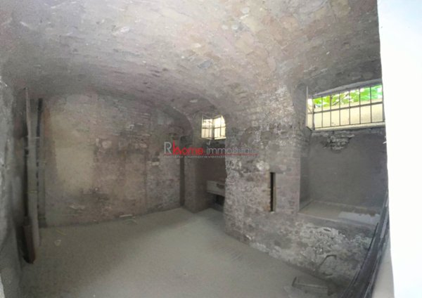 locale di sgombero in vendita a Roma in zona Rione Monti/Campitelli