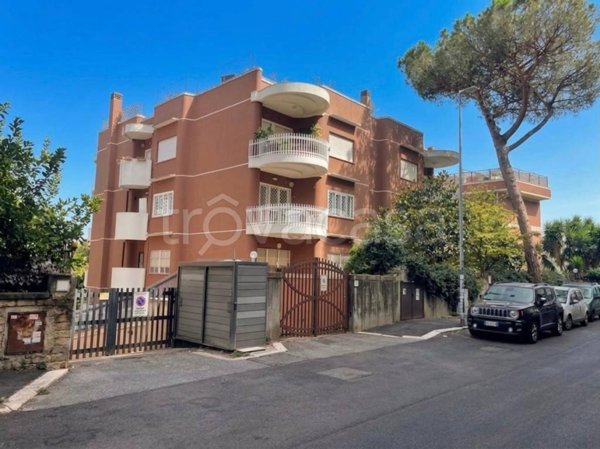 appartamento in vendita a Roma in zona Mostacciano