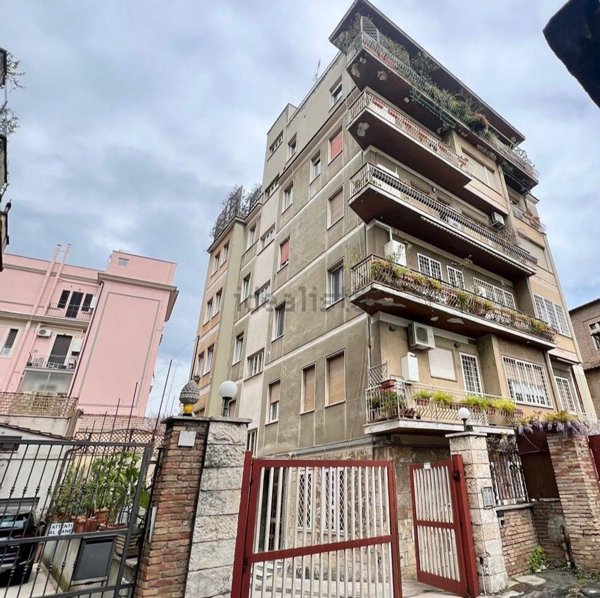appartamento in vendita a Roma in zona Appio Latino