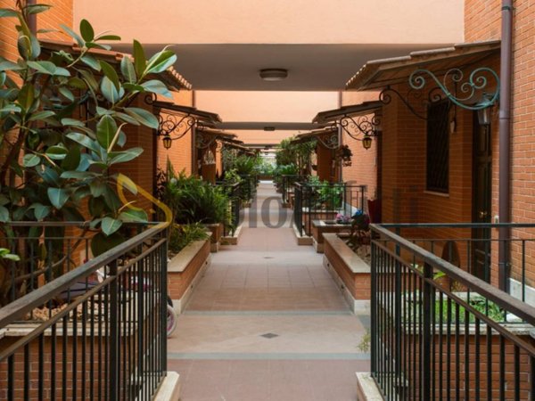 casa indipendente in vendita a Roma in zona Acilia