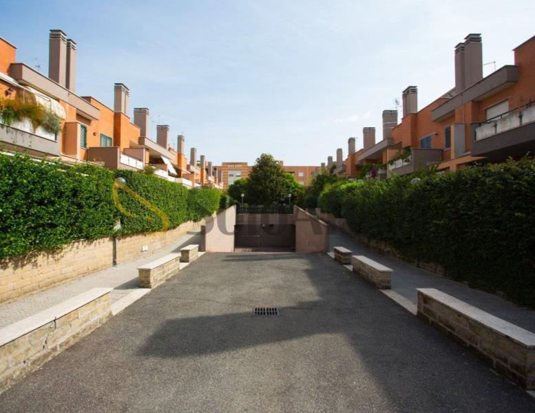 casa indipendente in vendita a Roma in zona Acilia
