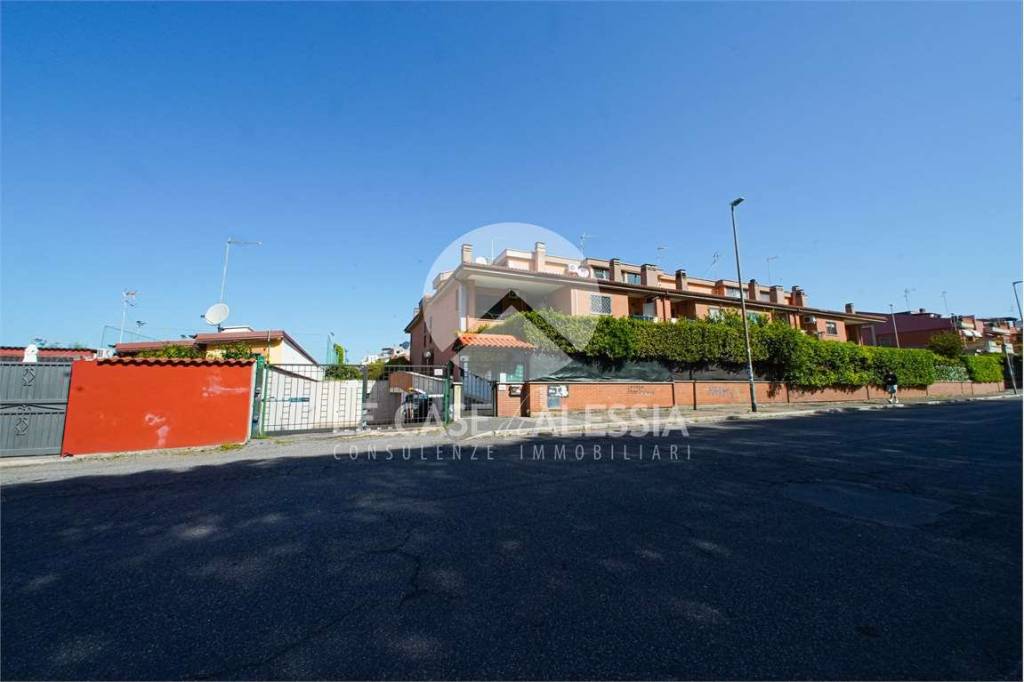 casa indipendente in vendita a Roma in zona Acilia