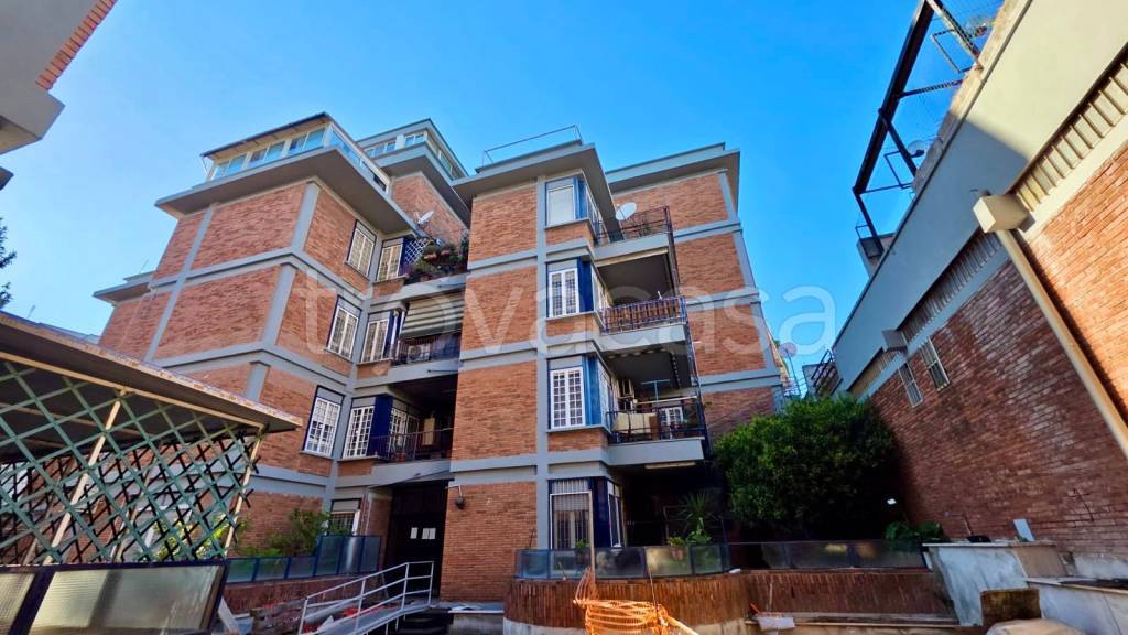 appartamento in vendita a Roma in zona Corviale