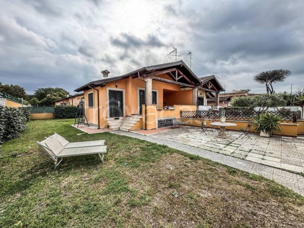 casa indipendente in vendita a Roma in zona Infernetto