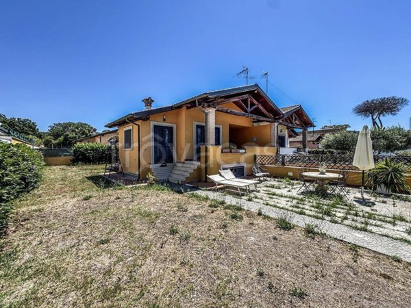 casa indipendente in vendita a Roma in zona Infernetto