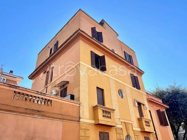 appartamento in vendita a Roma in zona Tuscolano