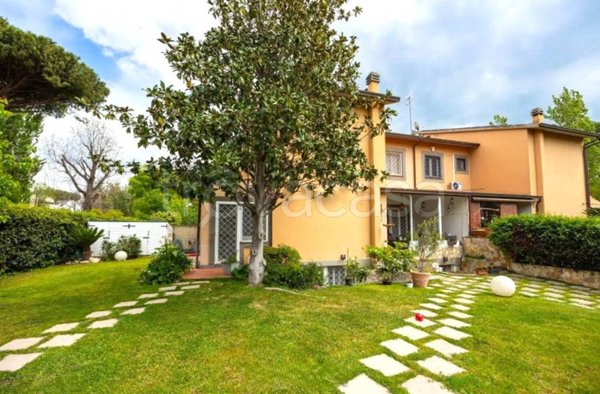 casa indipendente in vendita a Roma in zona Casal Palocco