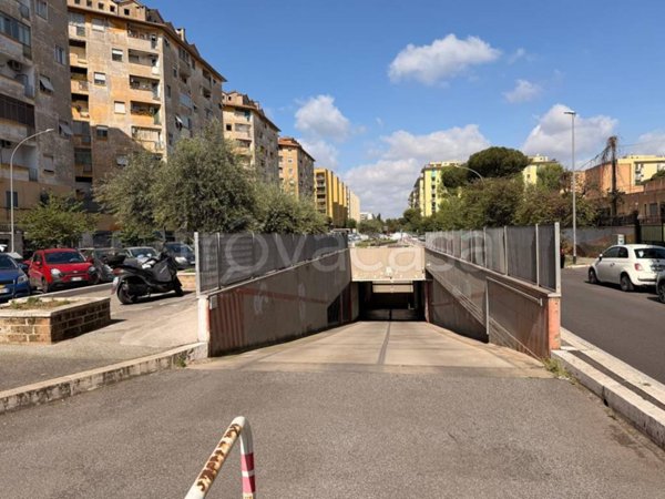 negozio in vendita a Roma in zona Torre Gaia