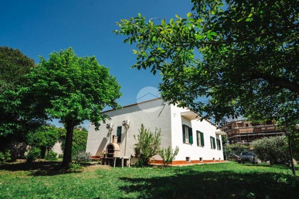 casa indipendente in vendita a Roma in zona Colle del Sole