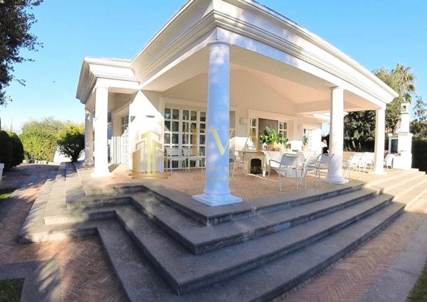 casa indipendente in vendita a Roma in zona Casal Palocco