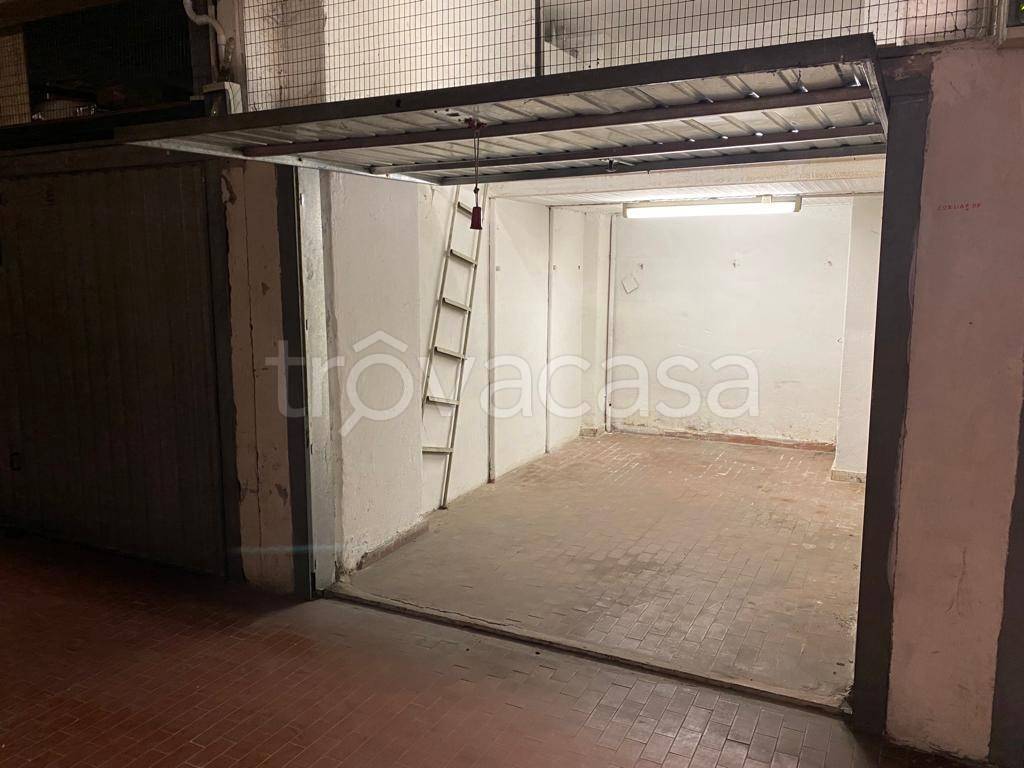 locale di sgombero in vendita a Roma in zona Portuense