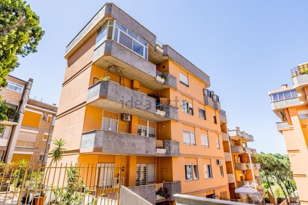appartamento in vendita a Roma in zona Tomba di Nerone