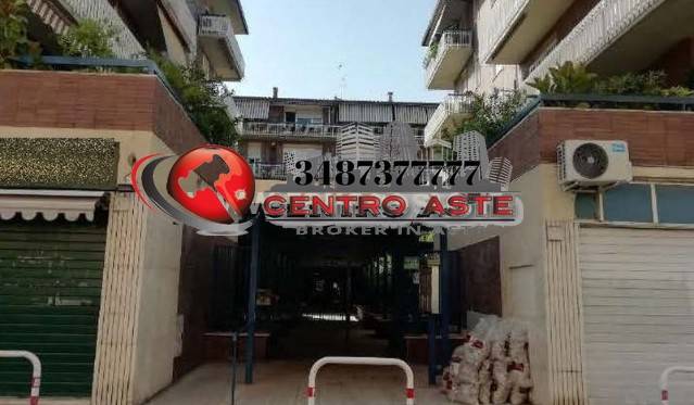 appartamento in vendita a Roma in zona Appio Latino