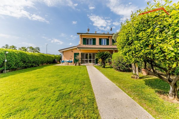 casa indipendente in vendita a Roma in zona Infernetto