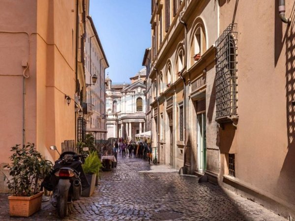 negozio in vendita a Roma in zona Parione/Sant'Eustachio