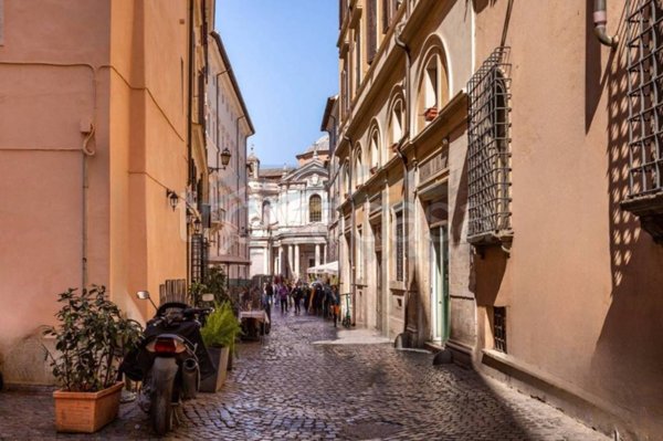 negozio in vendita a Roma in zona Parione/Sant'Eustachio