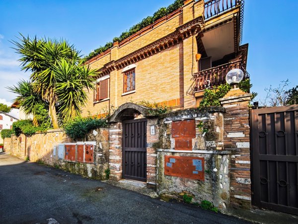 appartamento in vendita a Roma in zona Appio Pignatelli