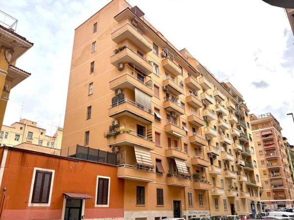 appartamento in vendita a Roma in zona Appio Latino