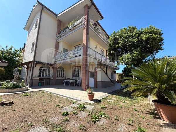 appartamento in vendita a Roma in zona Ostia Antica