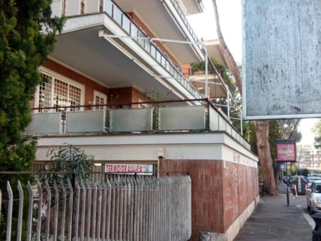 appartamento in vendita a Roma in zona Tomba di Nerone
