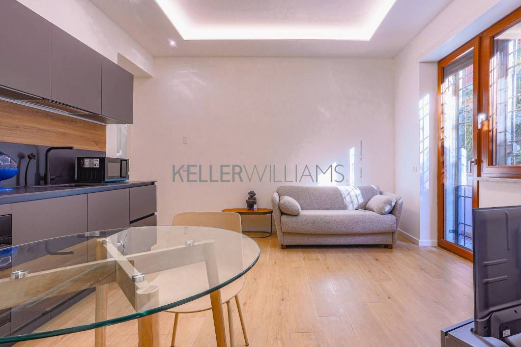 appartamento in vendita a Roma in zona EUR