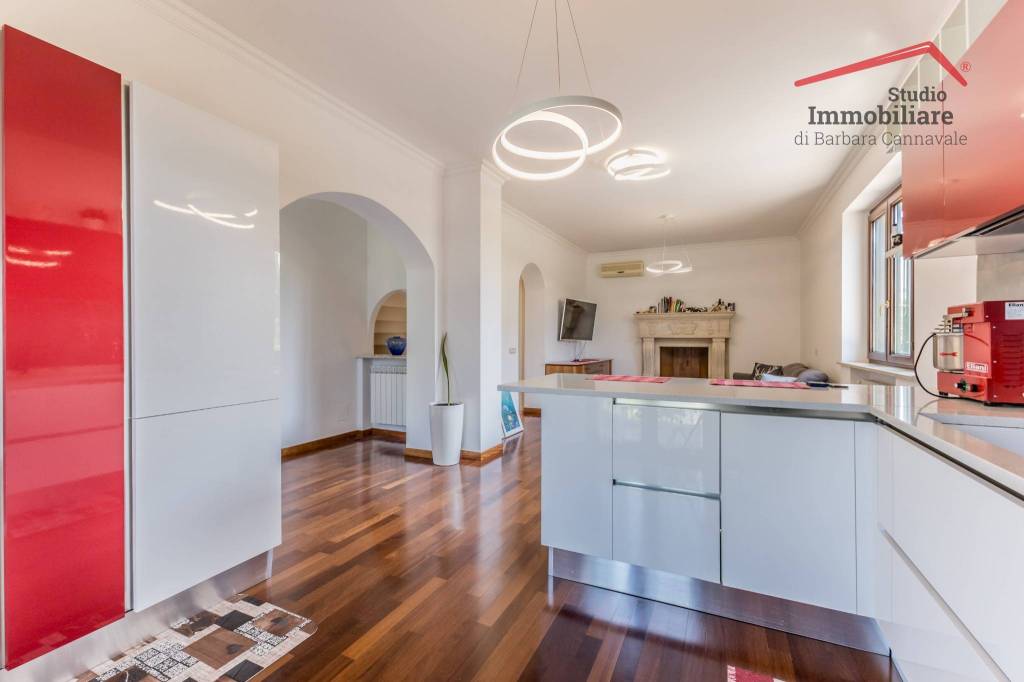casa indipendente in vendita a Roma in zona Infernetto