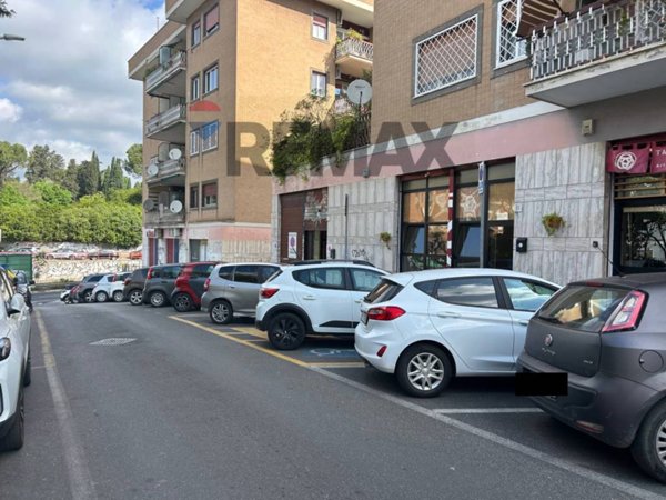 negozio in vendita a Roma in zona Portuense