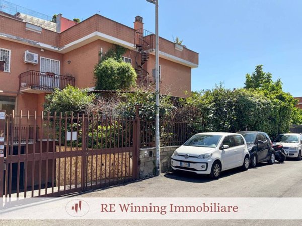 appartamento in vendita a Roma in zona Colle del Sole