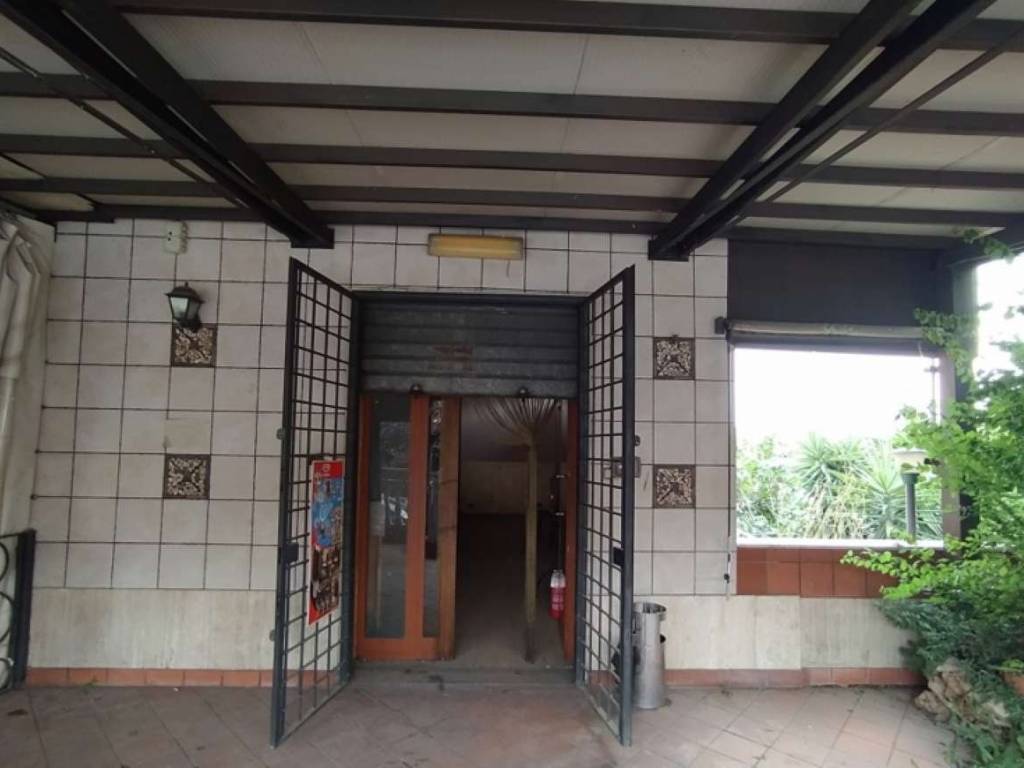 negozio in vendita a Roma in zona Massimina/Casal Lumbroso