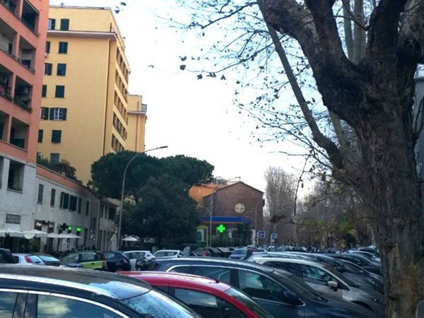 negozio in vendita a Roma in zona Appio Latino