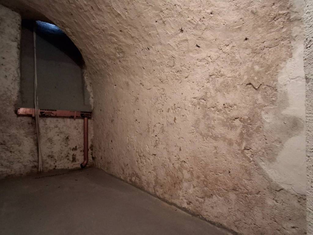 locale commerciale in vendita a Roma in zona Trastevere