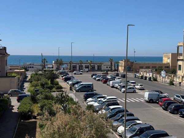 appartamento in vendita a Roma in zona Ostia