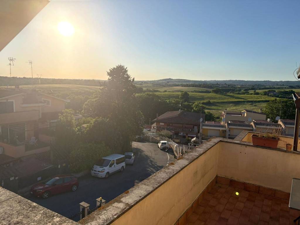 casa indipendente in vendita a Roma in zona Valle Muricana