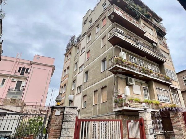appartamento in vendita a Roma in zona Appio Latino