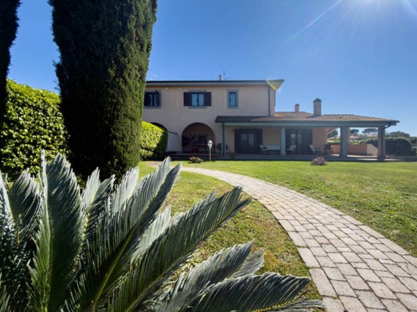 casa indipendente in vendita a Roma in zona Fonte Laurentina