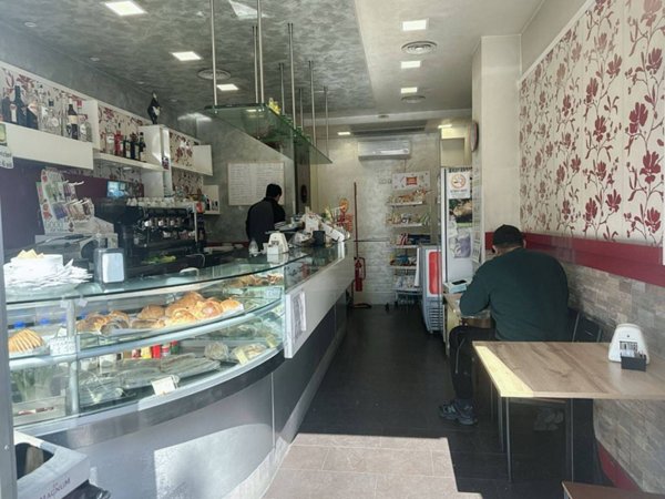 negozio in vendita a Roma in zona Cinecittà