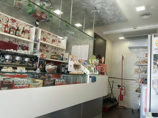 negozio in vendita a Roma in zona Cinecittà